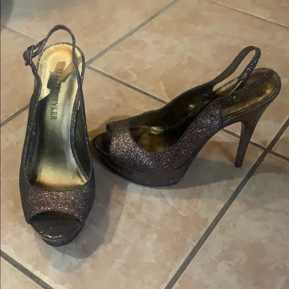 Brown sparkly 5” brown stiletto heel. Size 5 1/2